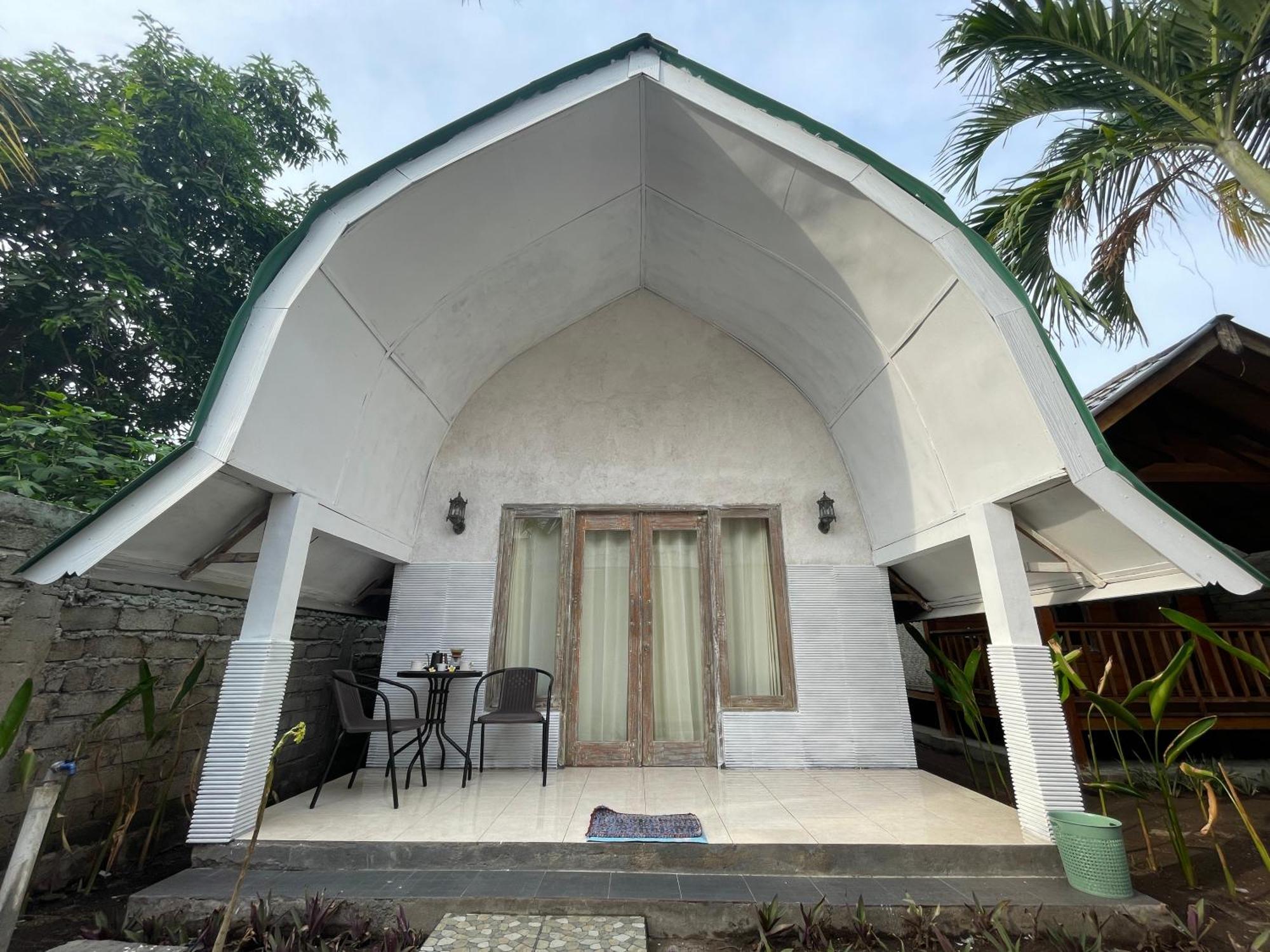 Rumah Tiga Gili Gili Air Exterior photo